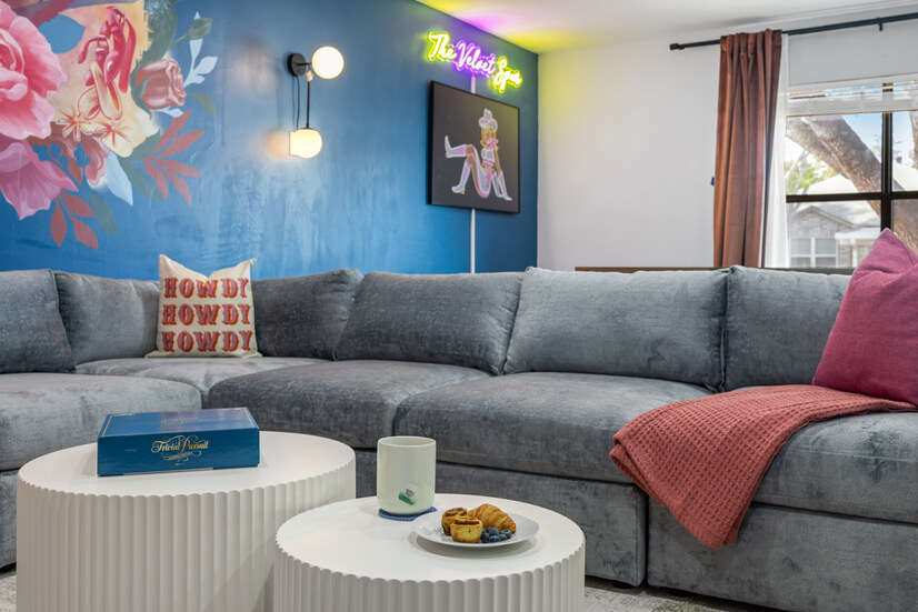 Luxury 4BR w/ Pool, Spa & Yard