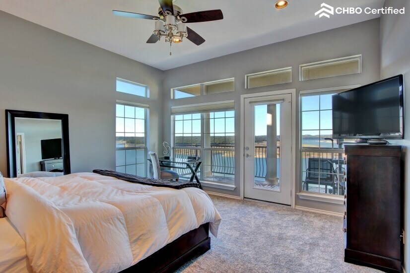 Luxury Lakefront Condo Villa on Travis