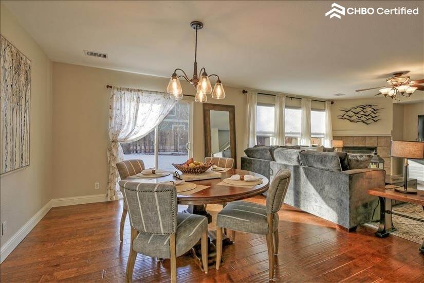 Separate dining area 2