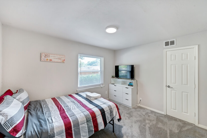 extra TV in bedroom with Netflix included!