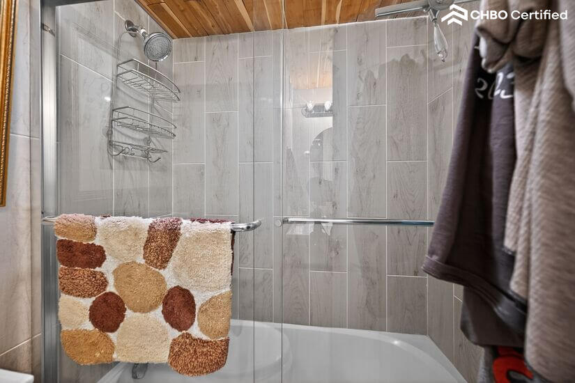 Shower/bath tub - crop right 2
