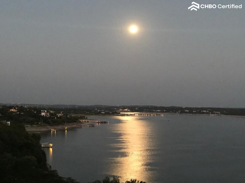 Luxury Lakefront Condo Villa on Travis