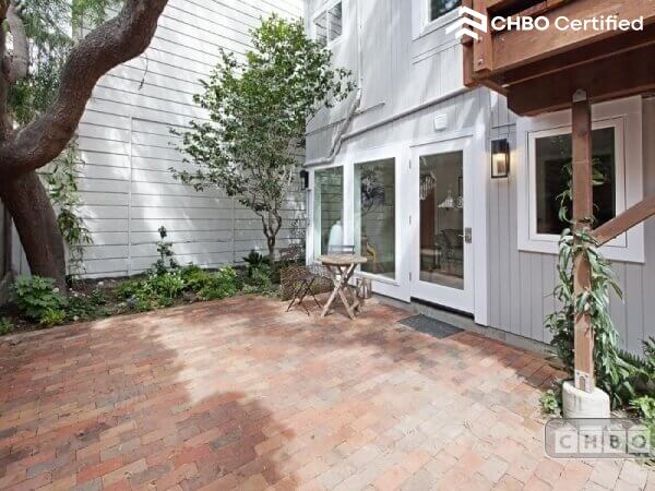 Single Family Home in North Beach