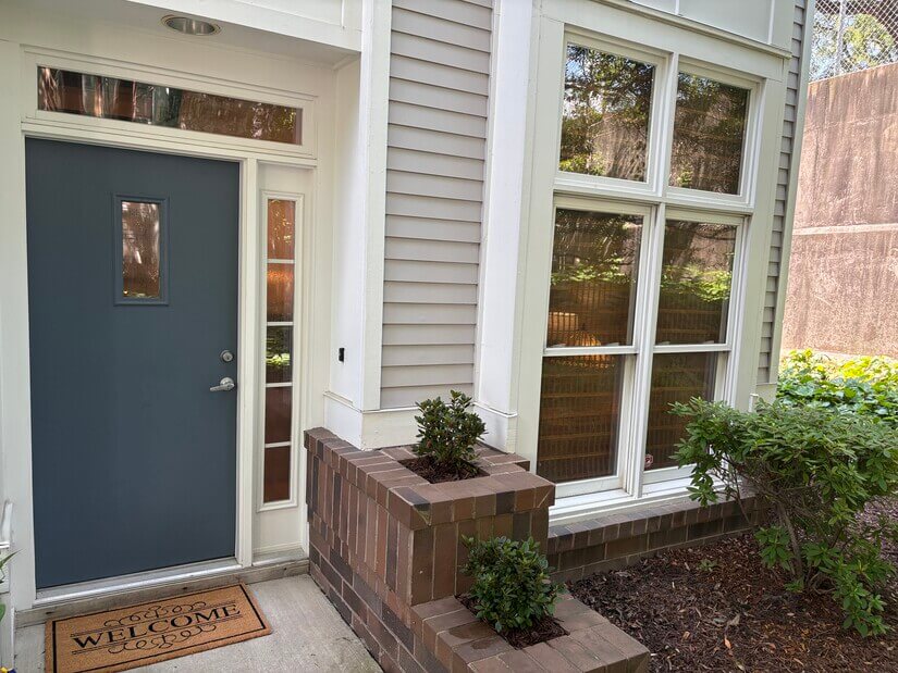 Private entrance from Courtyard