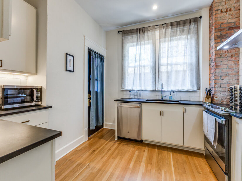 Historic Dallas Furnished Apartment