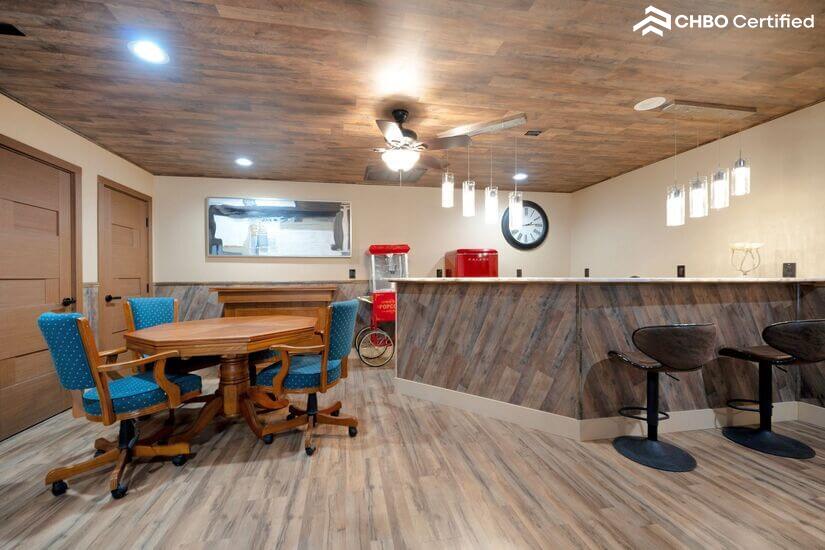 Spacious Cabin with Mountain View