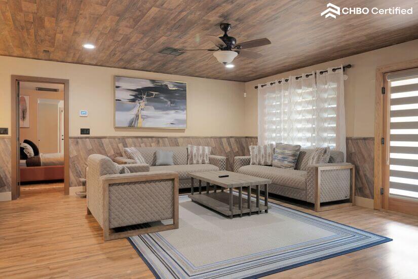 Spacious Cabin with Mountain View