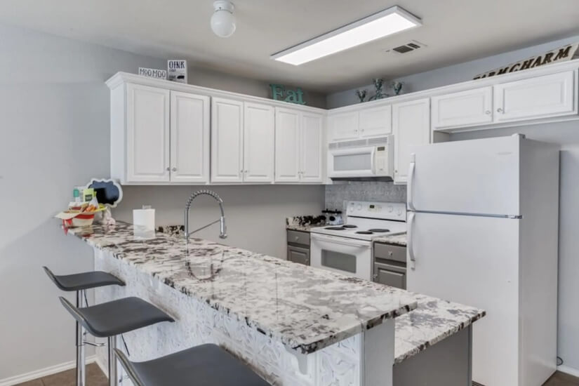 Fully Furnished 2bdr/2bth! Pools/HotTubs