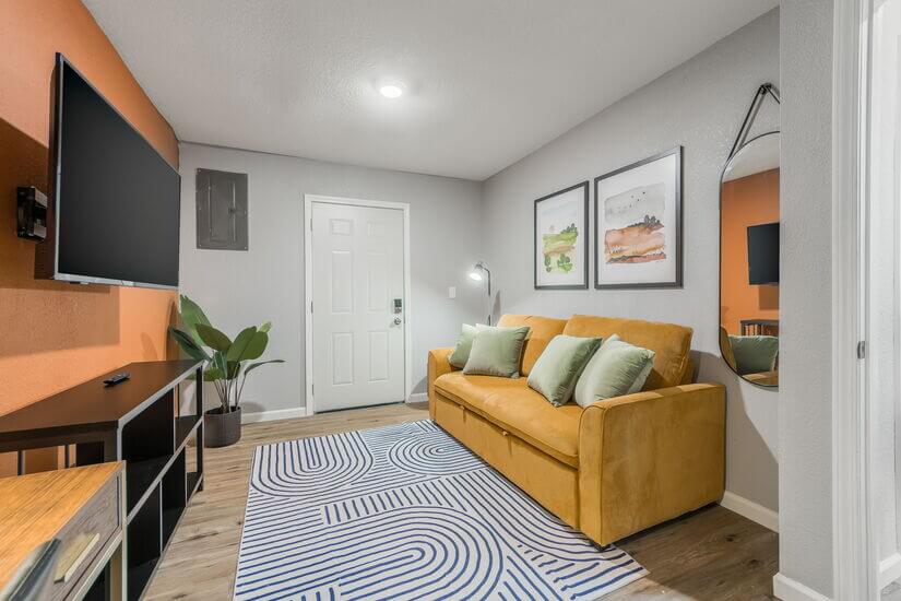 Furnished Apartment in Riverside