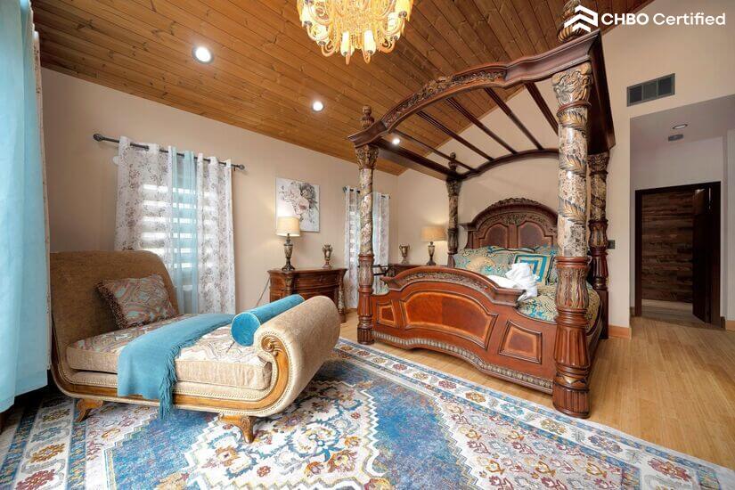 Spacious Cabin with Mountain View