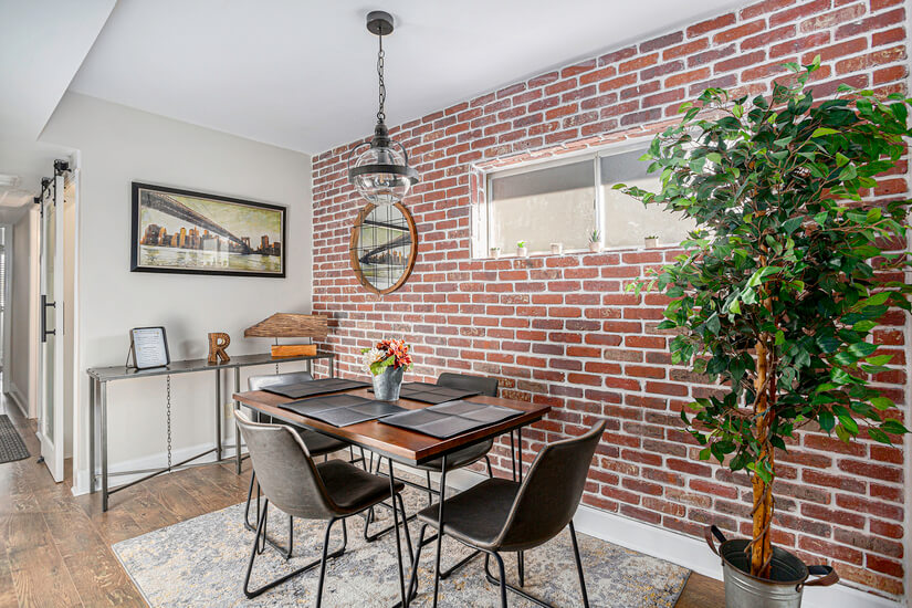 Dinning Area Seats 4