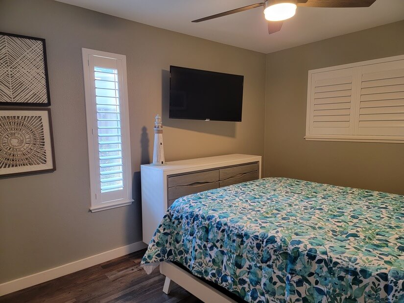 Second bedroom with Smart TV