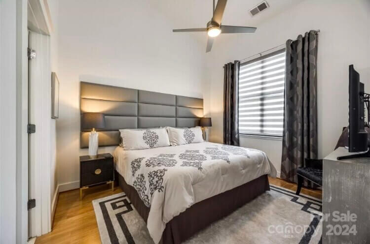 King Size bed w headboard