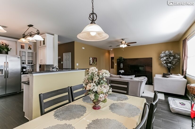 Open concept dinning and living room