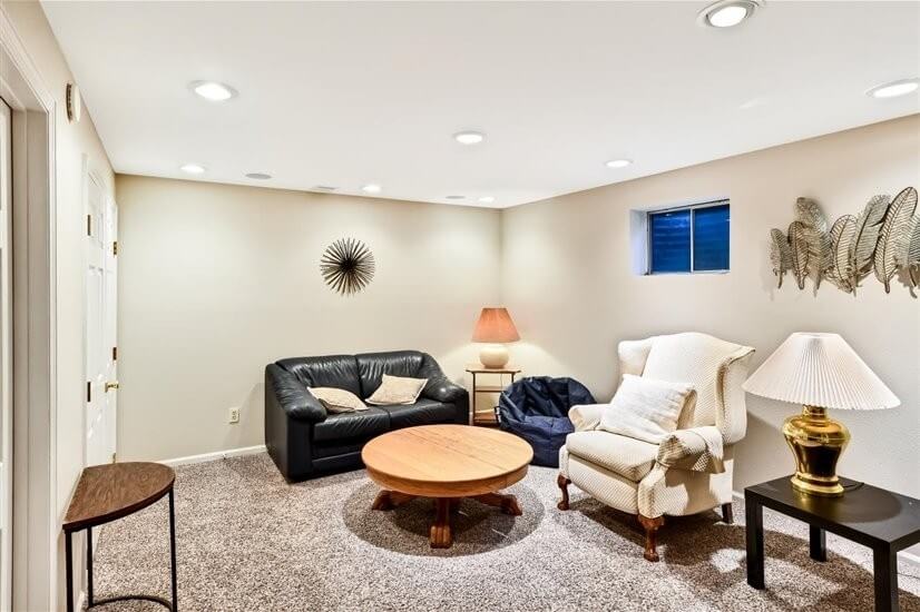 Furnished 4 Bdrm 3 Bath Townhome