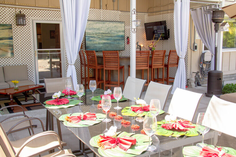 Outdoor dining 10, p+, table 4, Bar 6