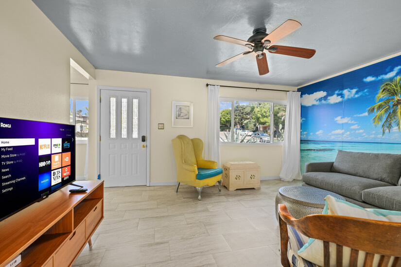 Single Story Cute Home Minutes to Beach