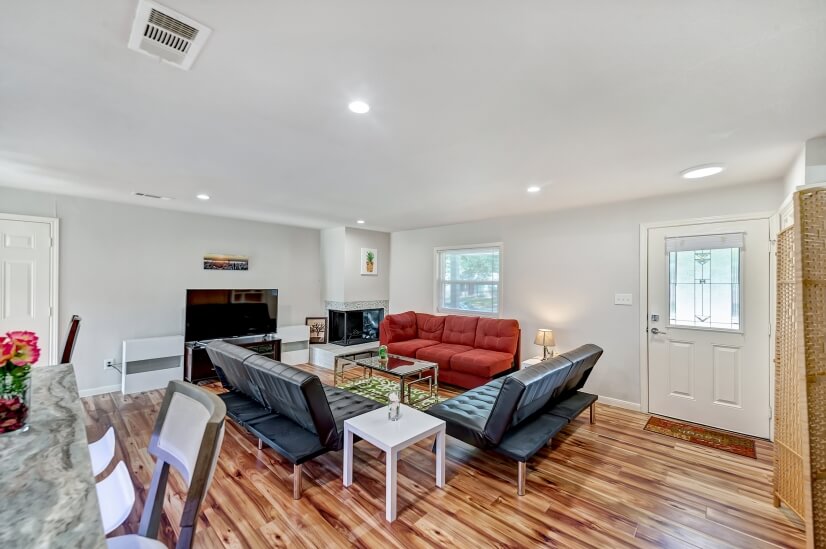 Gorgeous Brickhome 4/2 Updated! Modern!