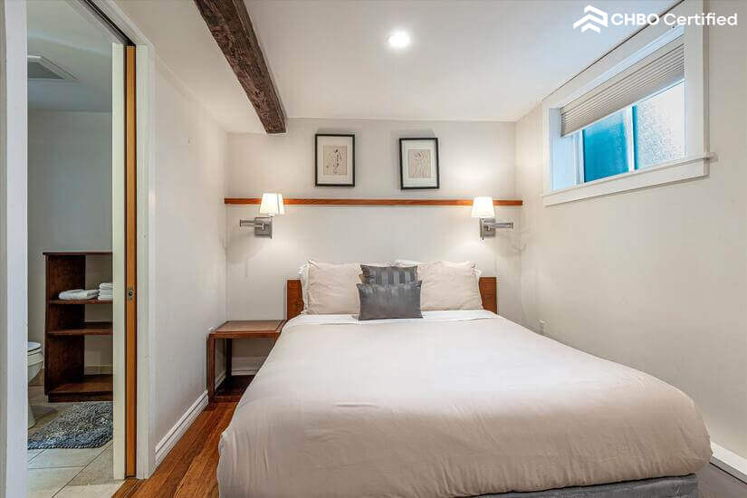 Single Family Home in North Beach