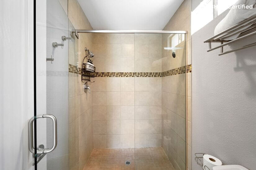 Second bathroom pic 2