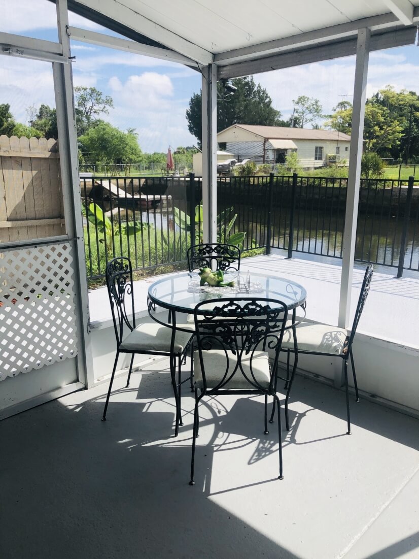 Outdoor Lanai - Dining Table