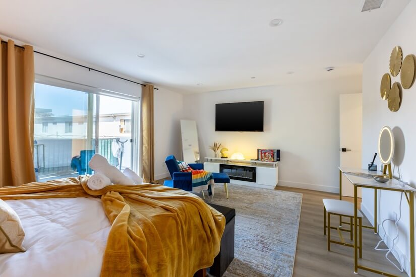 master bedroom have balcony access