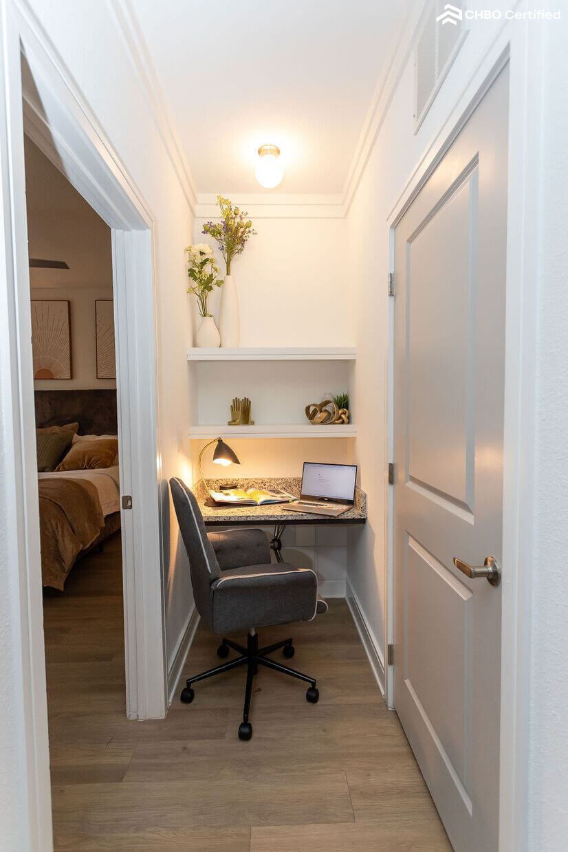 Furnished Apt with pool in Charlotte NC