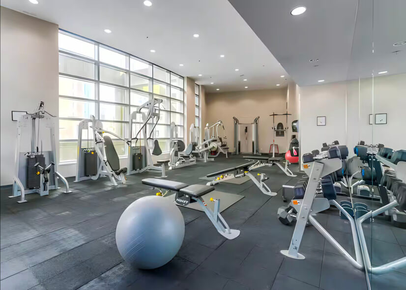 Luxury Cityview Euro-Modern Condo