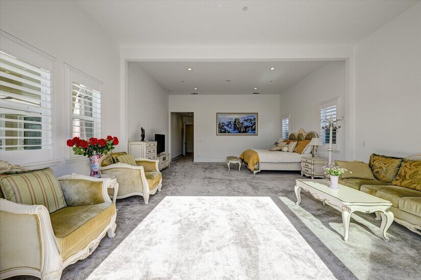 Primary suite with retreat