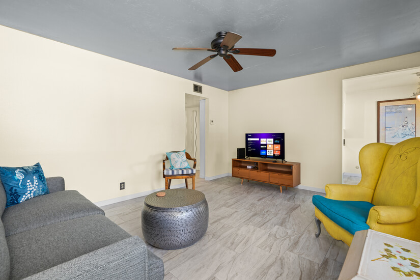 Single Story Cute Home Minutes to Beach