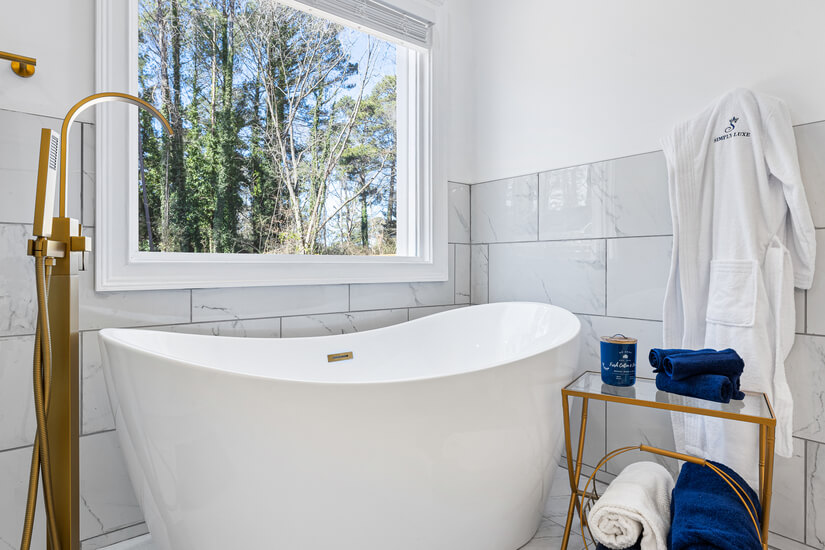 Large Soaker tub, perfect after a long day