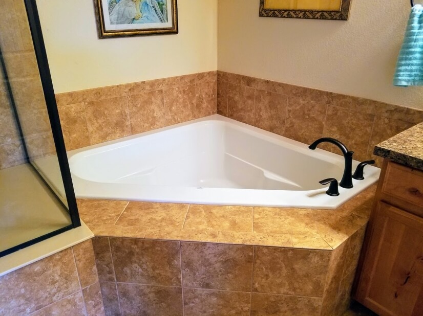 Luxurious soaking tub