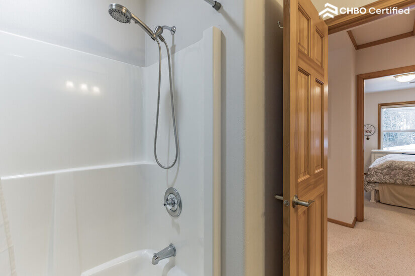 2 Furnished Room Rentals in Private Home