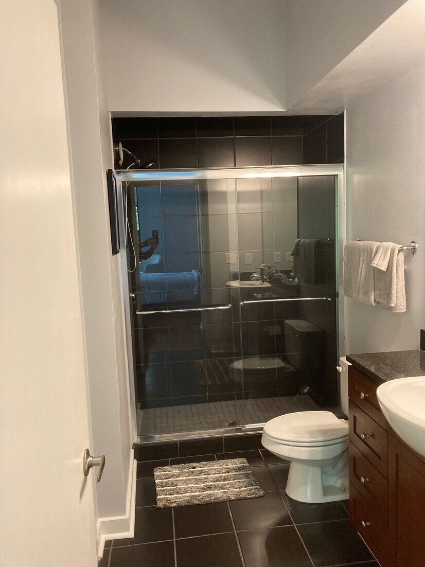 Tiled bath,with stackable Front loading W/D