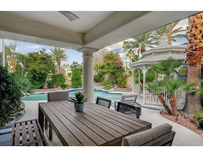 Outdoor Dining Patio