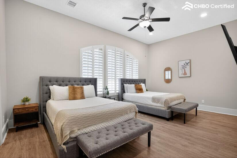 Guest bedroom with 2 Queen Beds