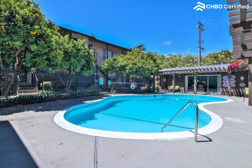 Luxury Executive Condo - New Renovation