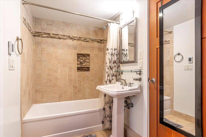 Single Family Home in North Beach