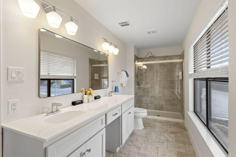 Luxury 4BR w/ Pool, Spa & Yard 