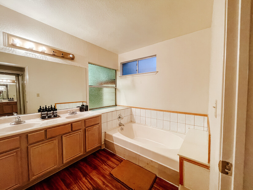 Masterbath (Upstairs) with separate shower