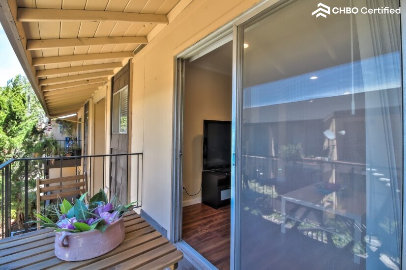 Luxury Executive Condo - New Renovation