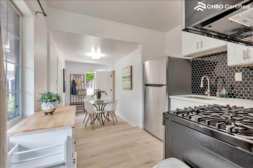 Modern Cozy house - Relaxing Backyard