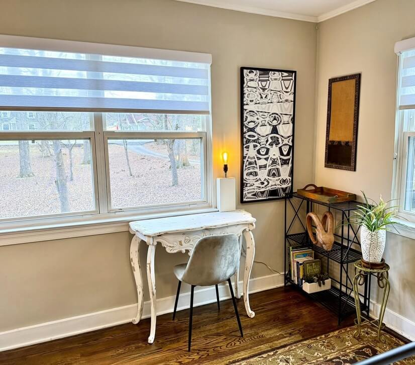 Bedroom #3, writing desk where you can gaze at relaxing yard