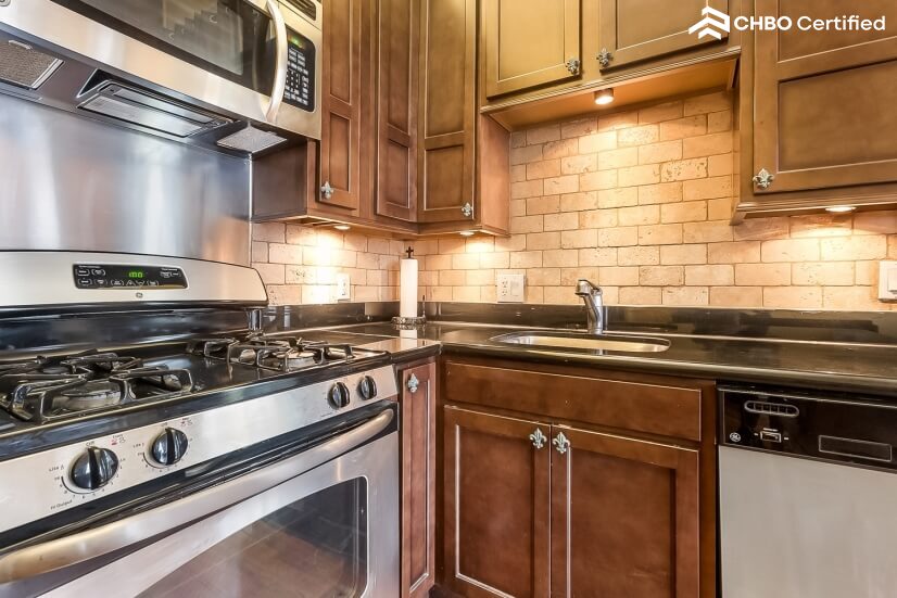 Furnished Lower Garden District Condo