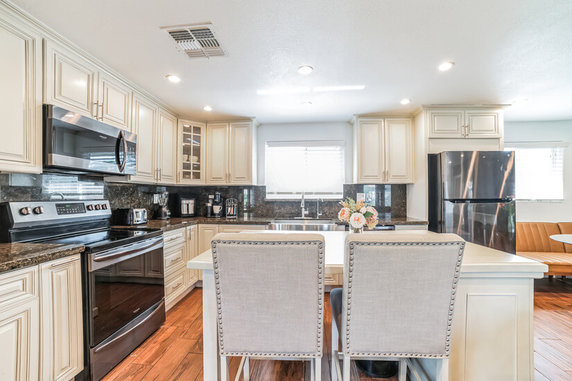 Guest house full kitchen