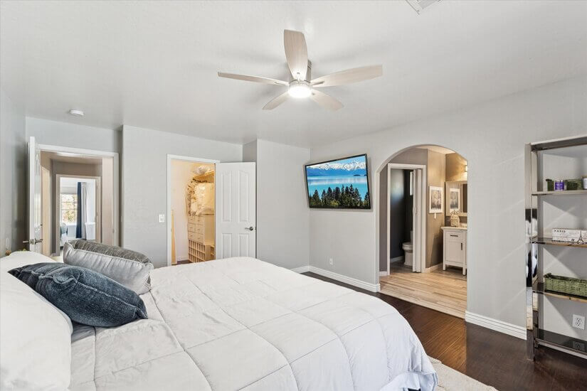 Modern & Cozy 4/2 With Salt Pool STV QC