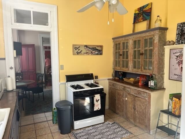 Well appointed kitchen, microwave dishwasher