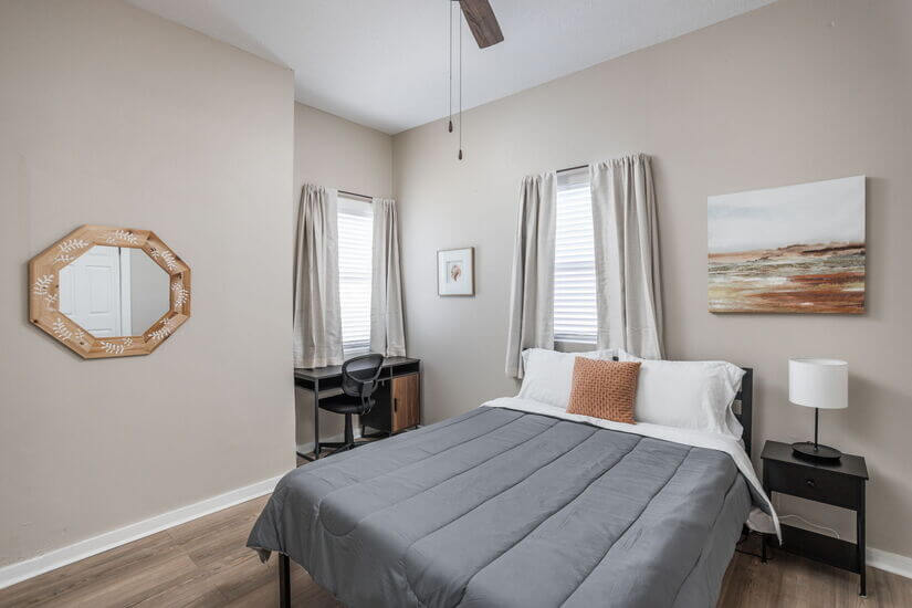 Second bedroom with a desk