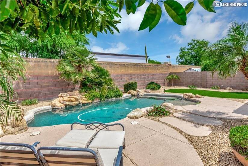 Private and quiet Backyard with Gas BBQ and Pool