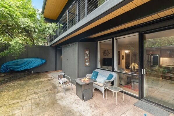 Charming Lake Oswego Condo on the Lake